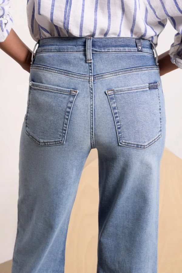 Cropped Alexa w Raw Hem