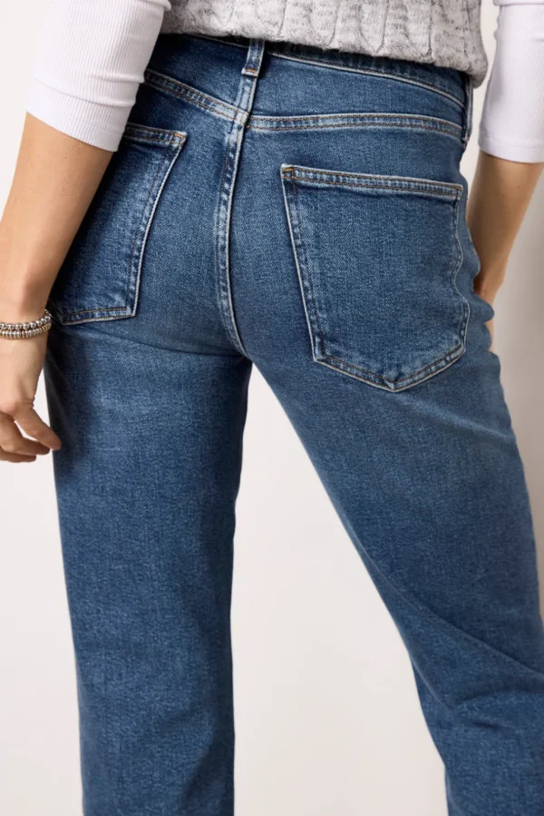 Kye Mid Rise Straight Crop