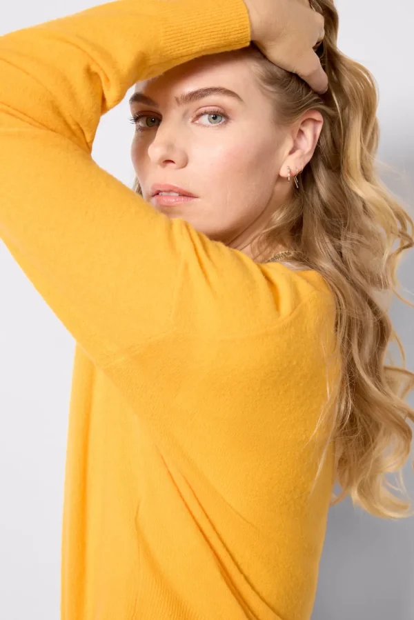 Raxow V-Neck Sweater